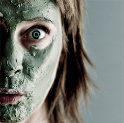 Já experimentou usar argila verde para melhorar a sua pele?