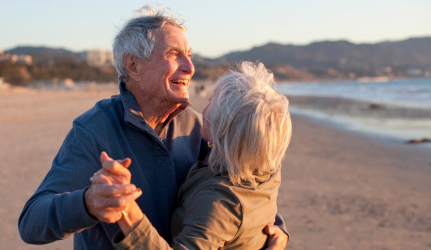 Aumento da longevidade faz crescer procura por cuidadores