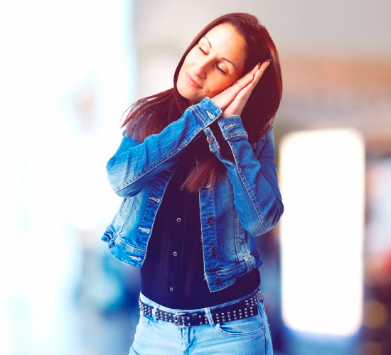 Como relaxar o corpo para dormir? Blog da Farmácia Eficácia