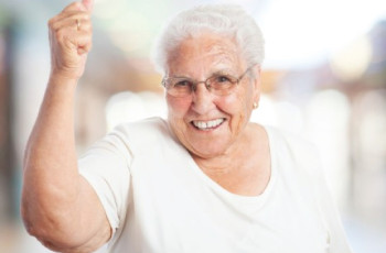 5 exercícios de força muscular para idosos